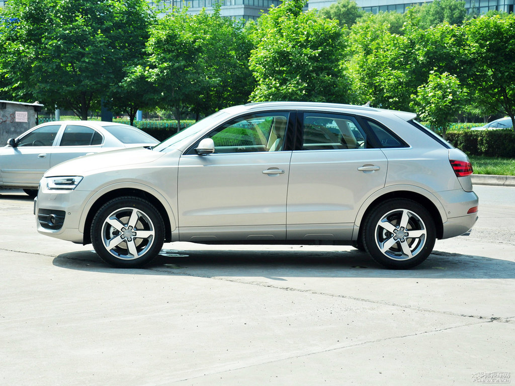 鉑金米奧迪Q3整車外觀外觀圖片