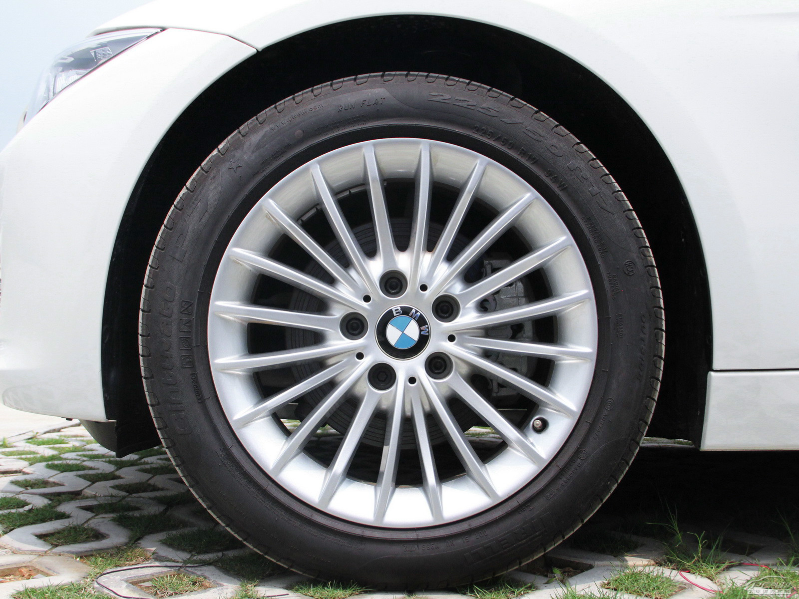 寶馬3系外觀高清大圖