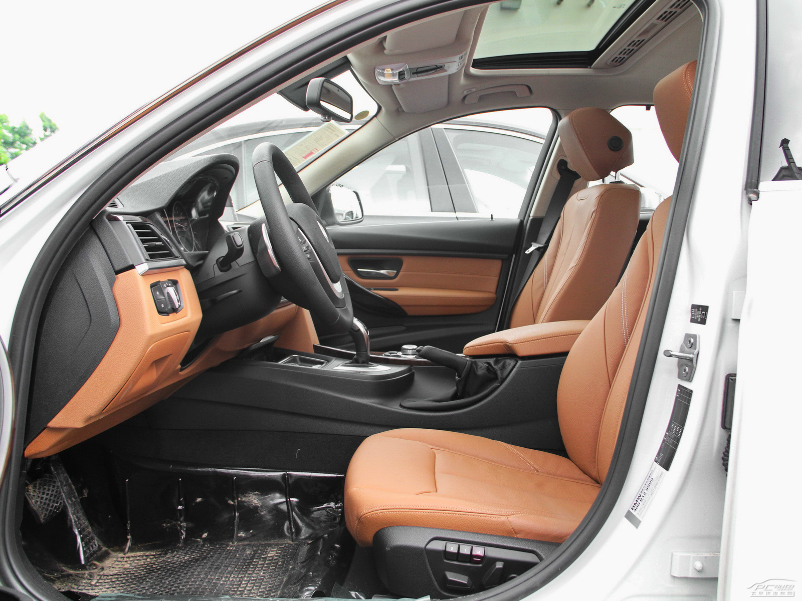 寶馬3系空間高清大圖