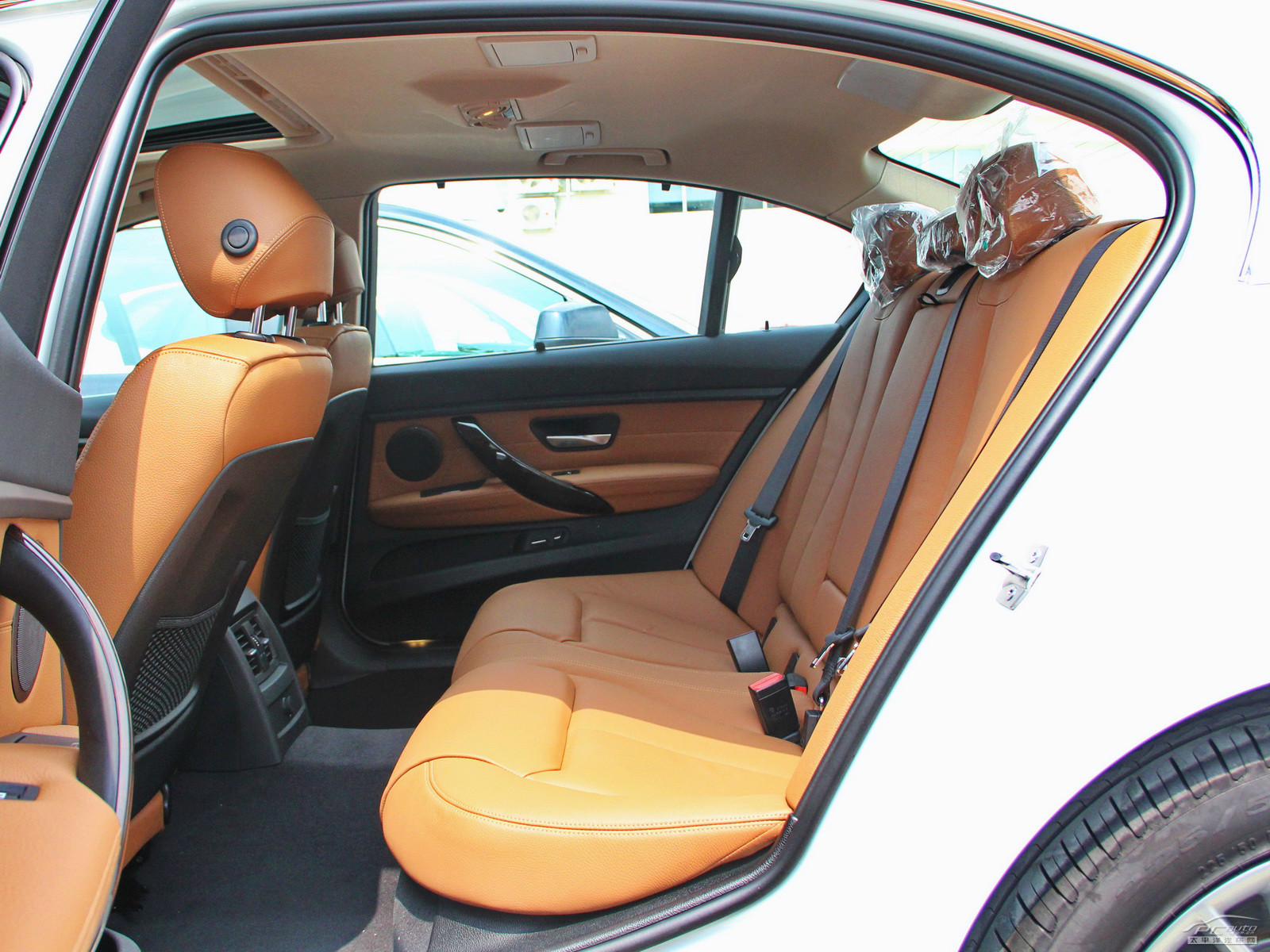 寶馬3系空間高清大圖