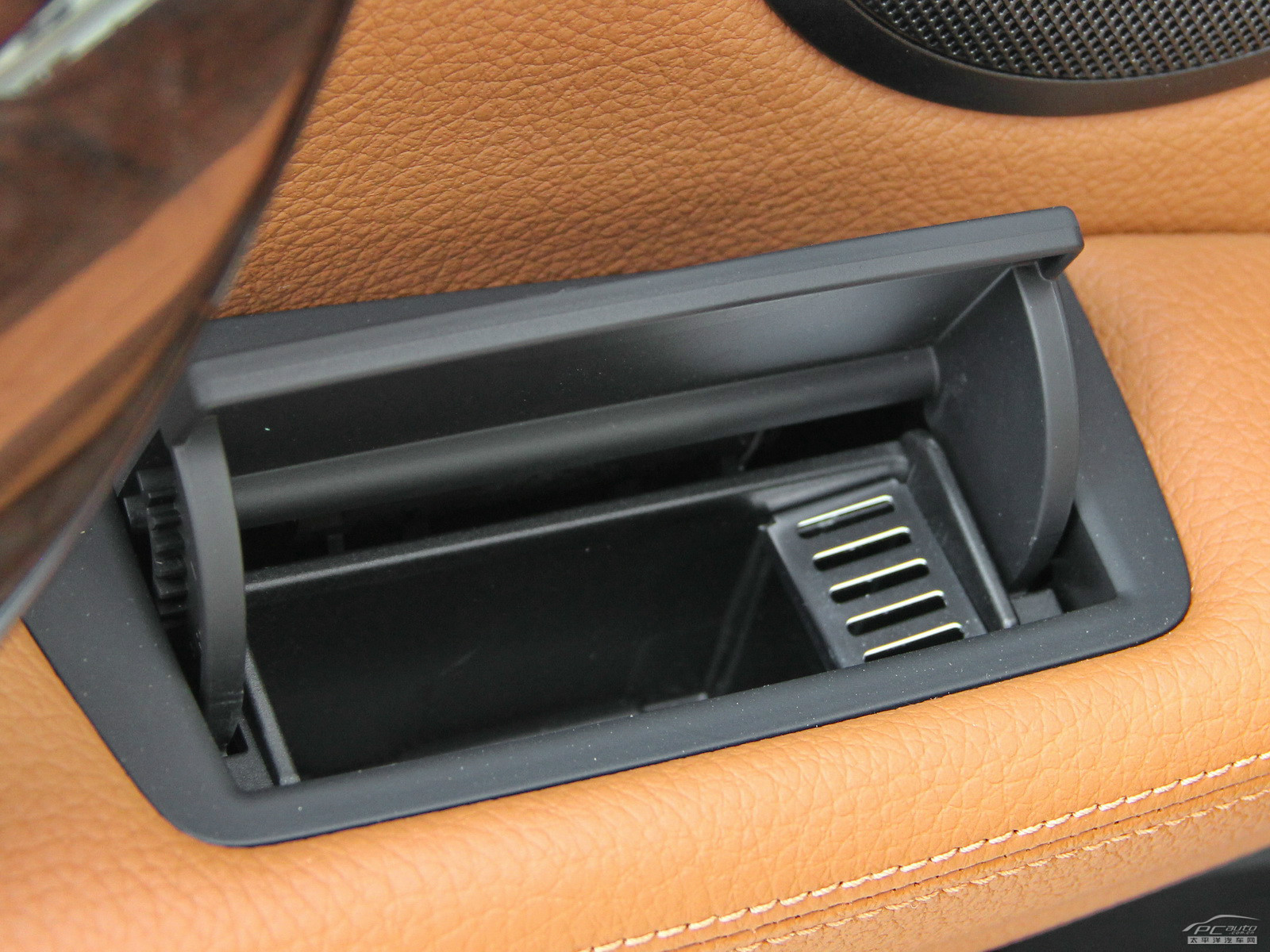 寶馬3系空間高清大圖