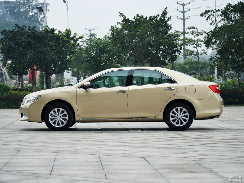 香檳金凱美瑞整車外觀外觀圖片