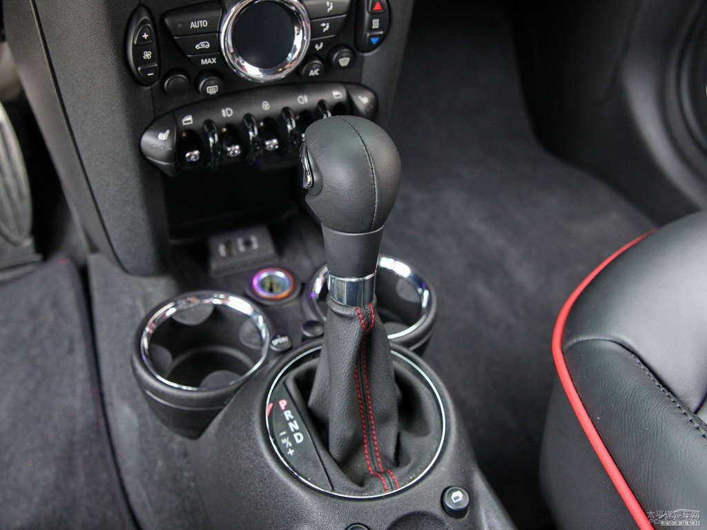 子夜黑MINI JCW CLUBMAN中控內飾圖片