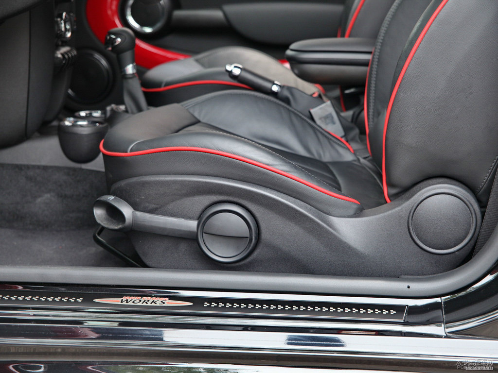 子夜黑MINI JCW CLUBMAN中控內(nèi)飾圖片