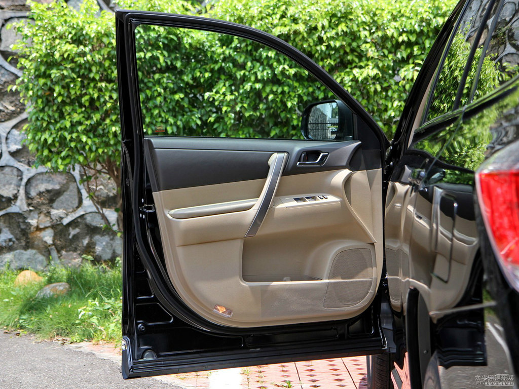 紫鉆黑漢蘭達(dá)車廂內(nèi)飾圖片