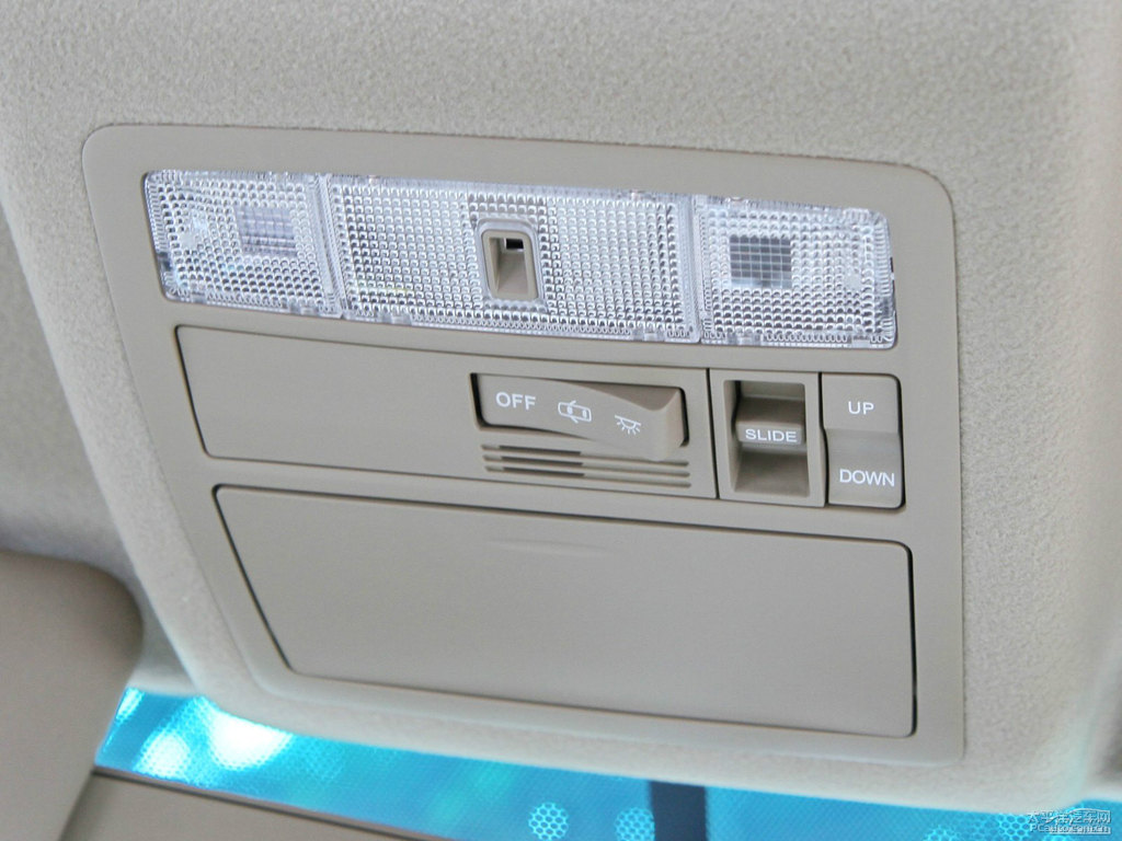 珍珠白漢蘭達(dá)車廂內(nèi)飾圖片