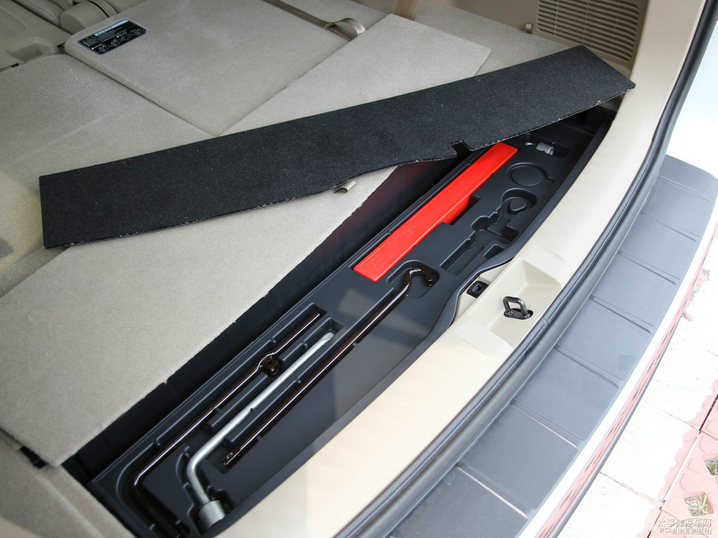 珍珠白漢蘭達(dá)后備廂空間圖片