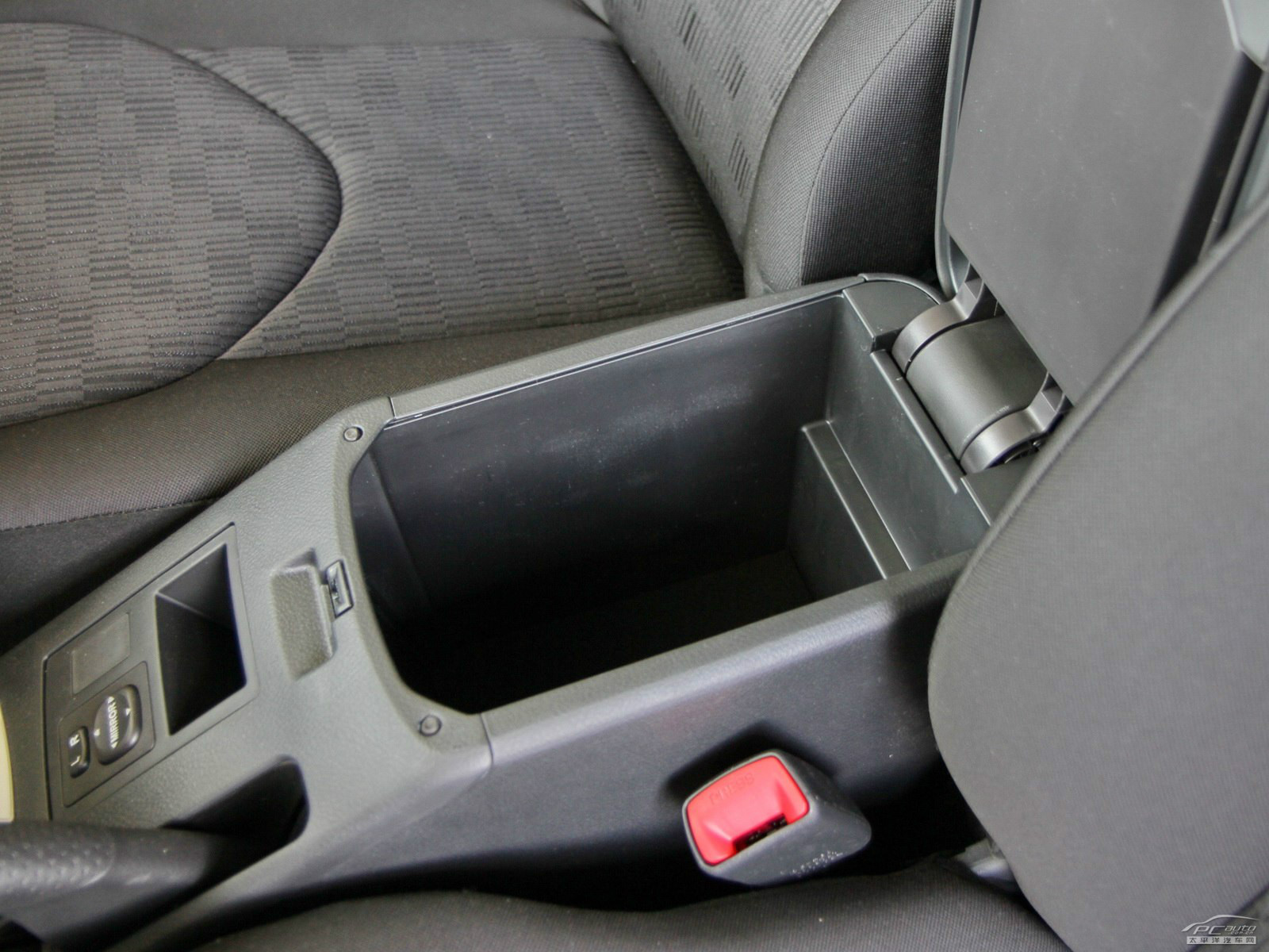 RAV4榮放空間高清大圖