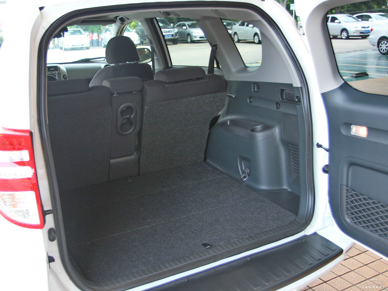 RAV4榮放空間高清大圖