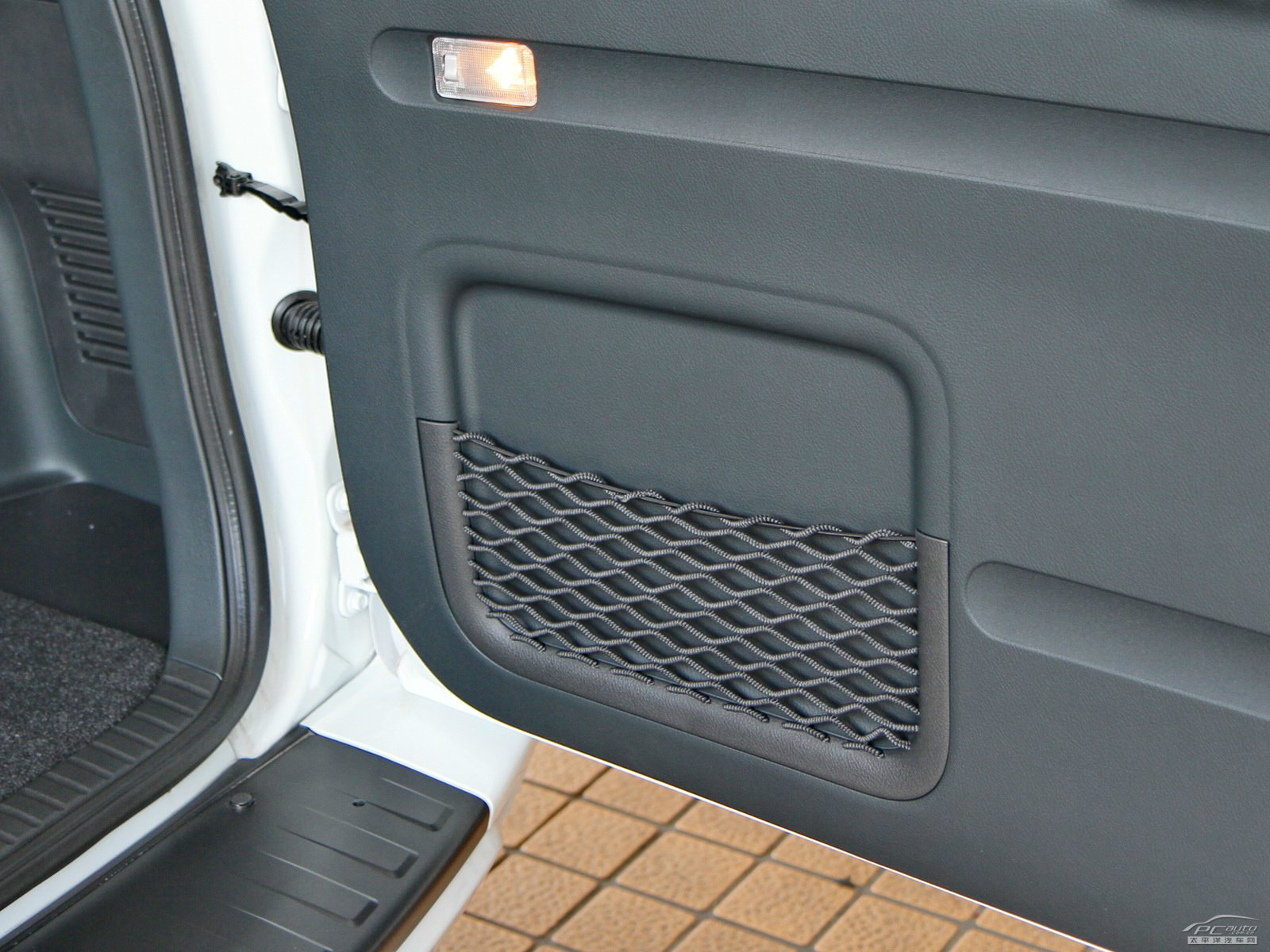 RAV4榮放空間高清大圖