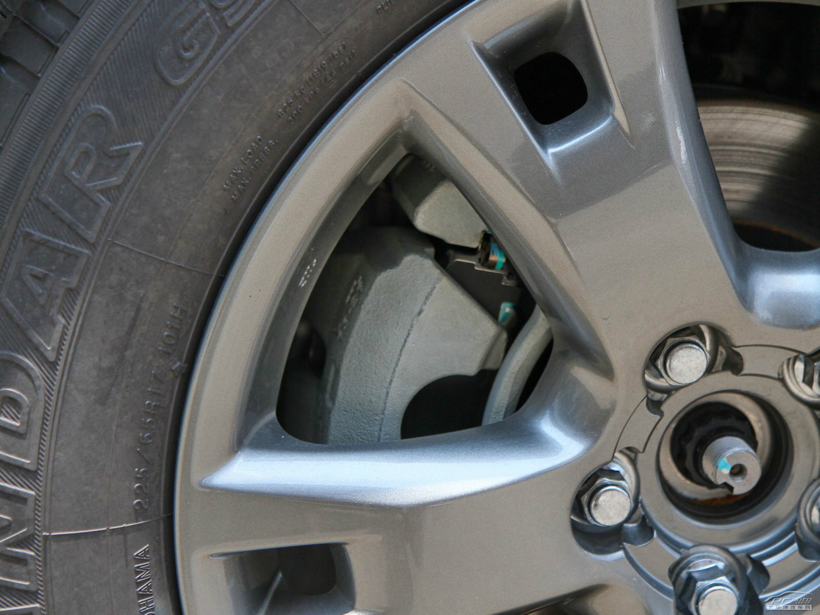 RAV4榮放細節(jié)高清大圖