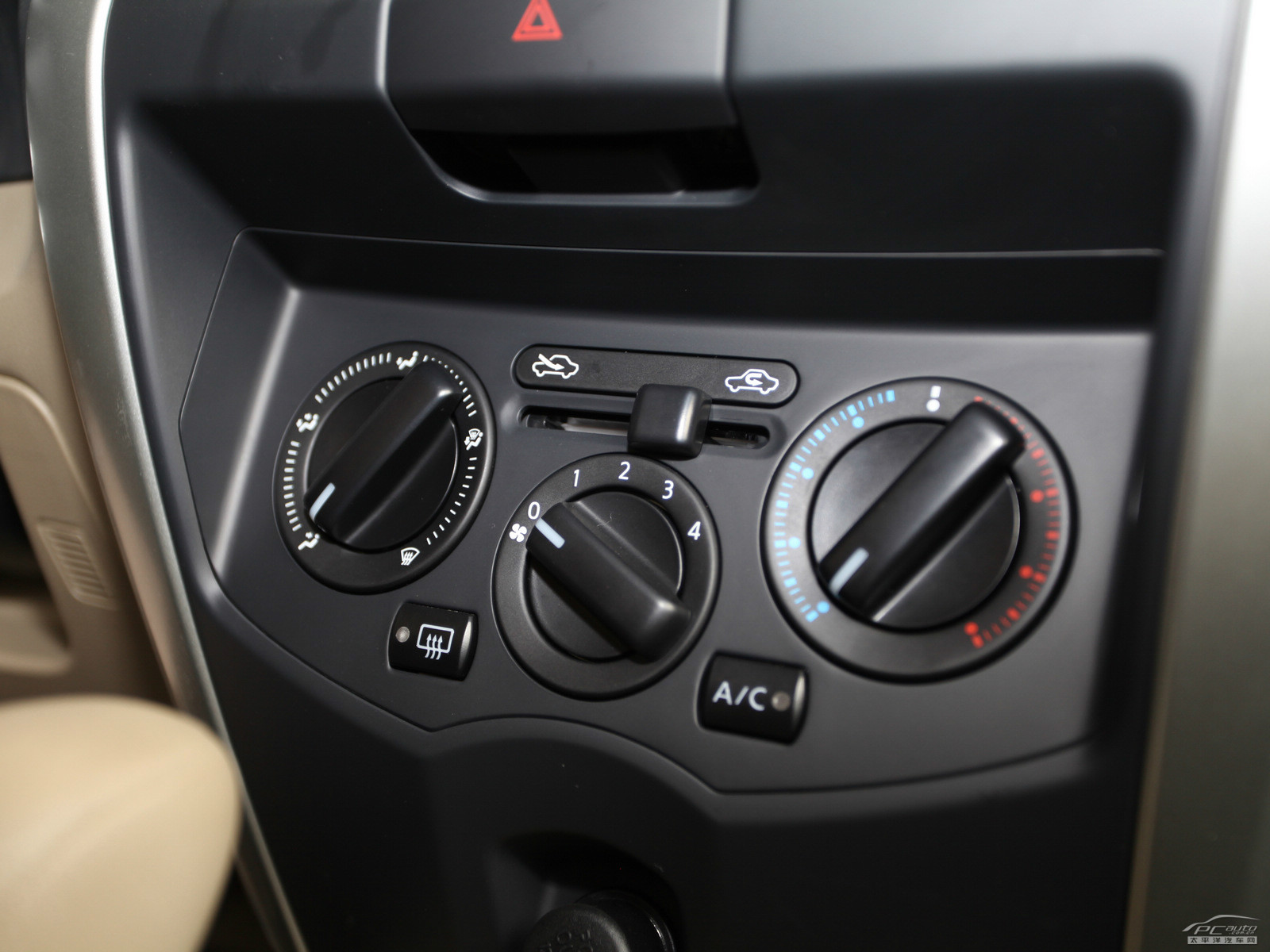 驪威內(nèi)飾高清大圖