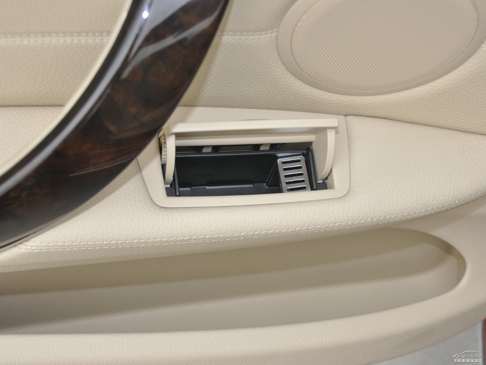 寶馬3系空間高清大圖