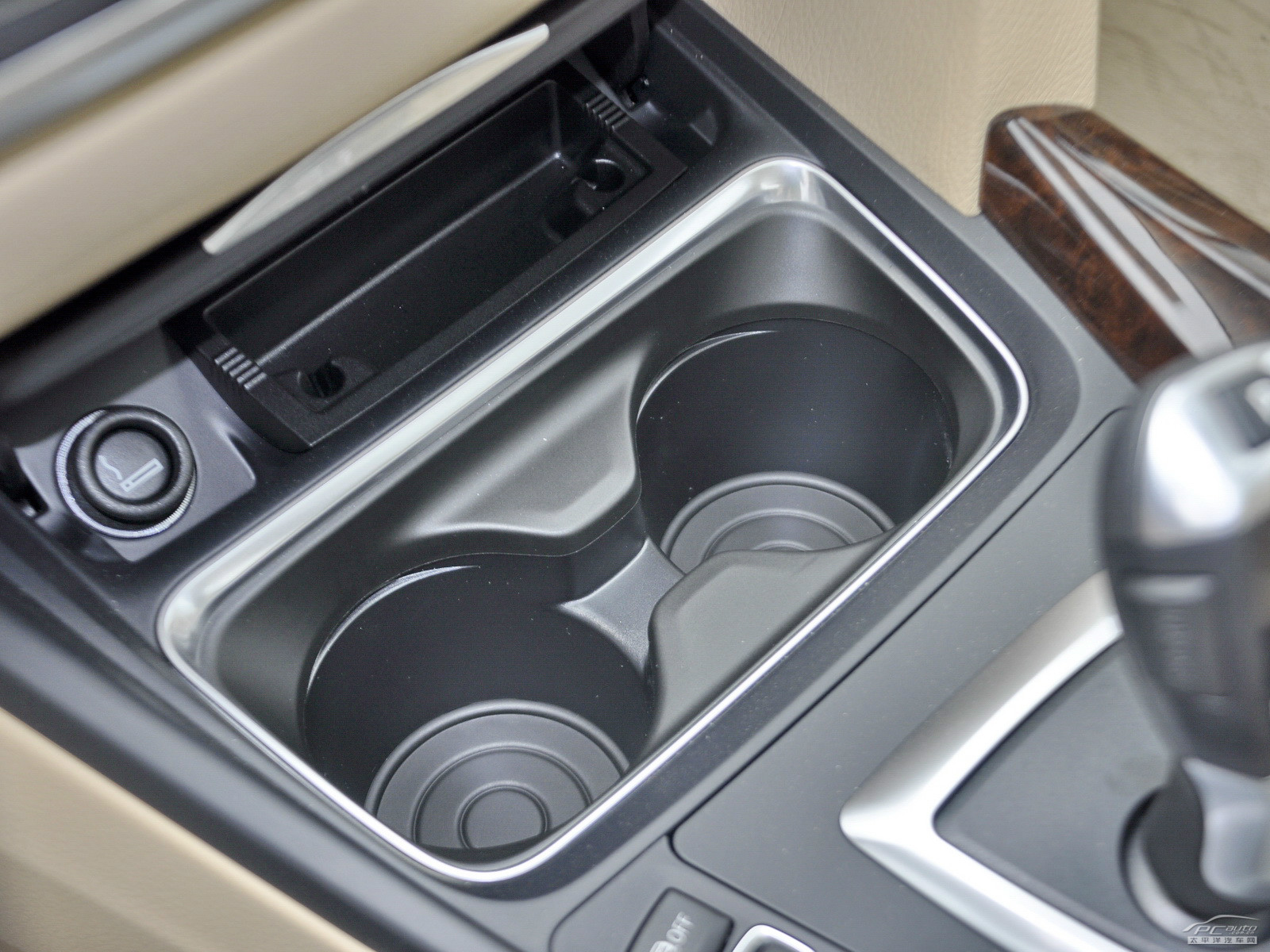 寶馬3系空間高清大圖