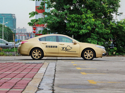 謳歌TL外觀實(shí)拍圖