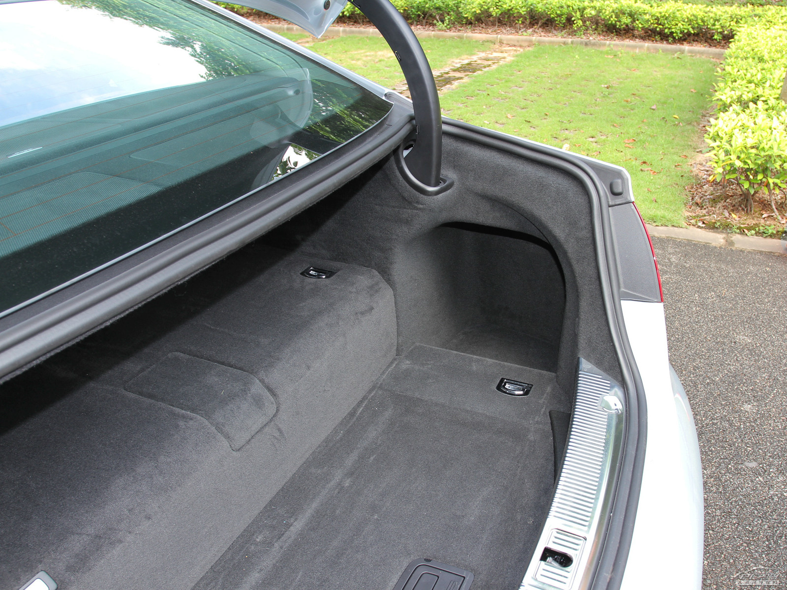 奧迪A8L空間高清大圖