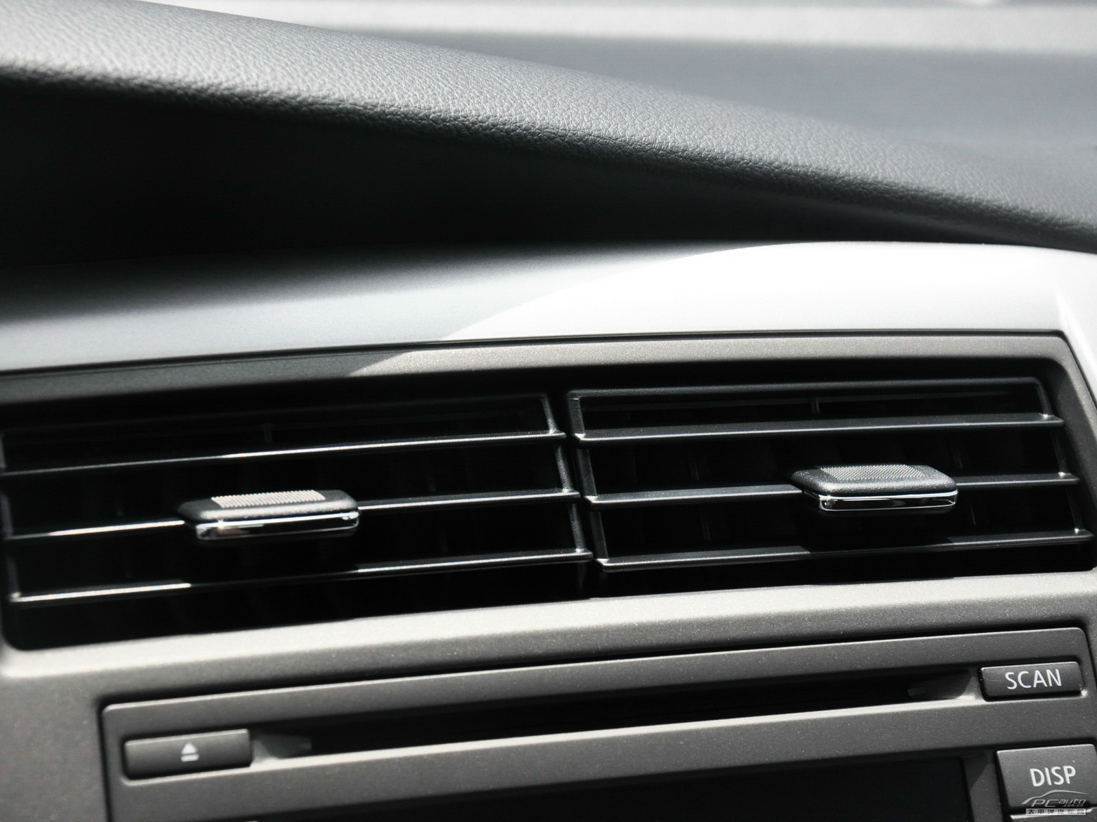 驪威內(nèi)飾高清大圖