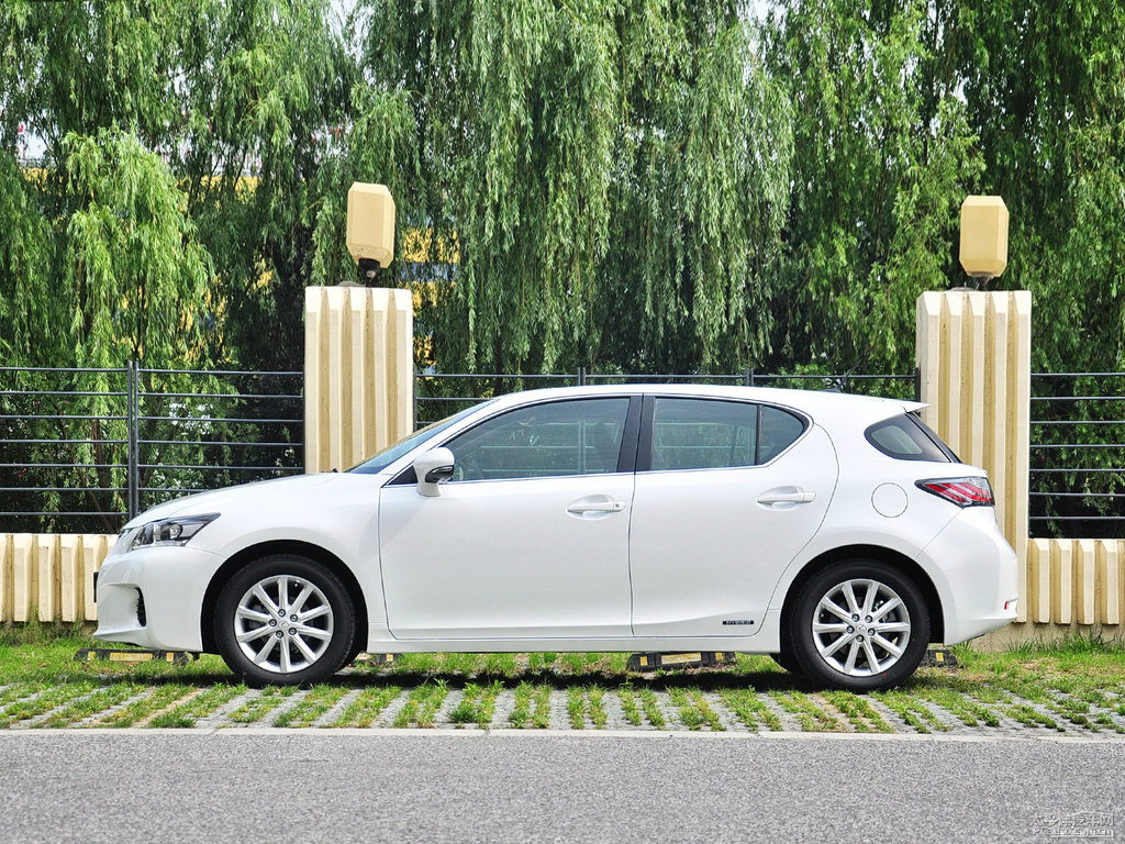 珍珠白雷克薩斯CT整車外觀外觀圖片