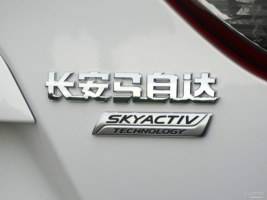 珠光白馬自達(dá)CX-5車尾外觀圖片