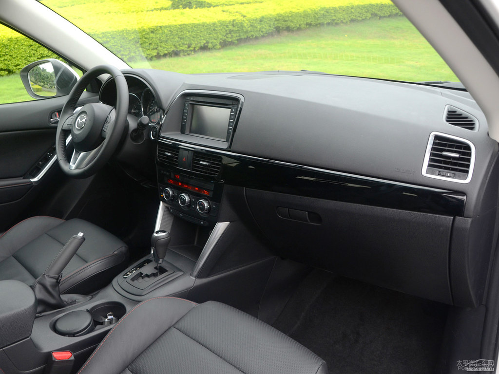 珠光白馬自達(dá)CX-5中控內(nèi)飾圖片