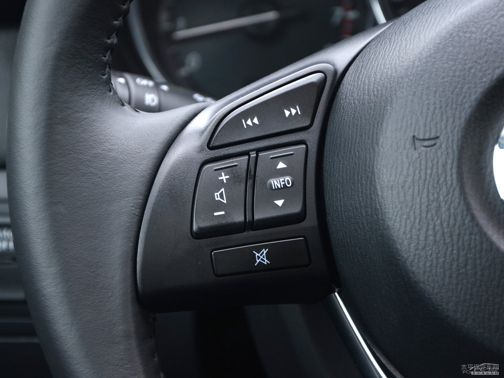 珠光白馬自達(dá)CX-5中控內(nèi)飾圖片