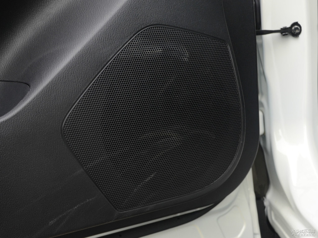 珠光白馬自達(dá)CX-5車廂內(nèi)飾圖片