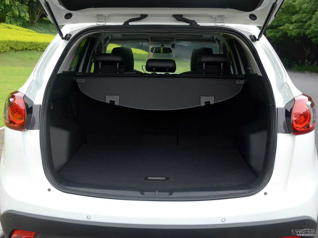 珠光白馬自達(dá)CX-5后備廂空間圖片