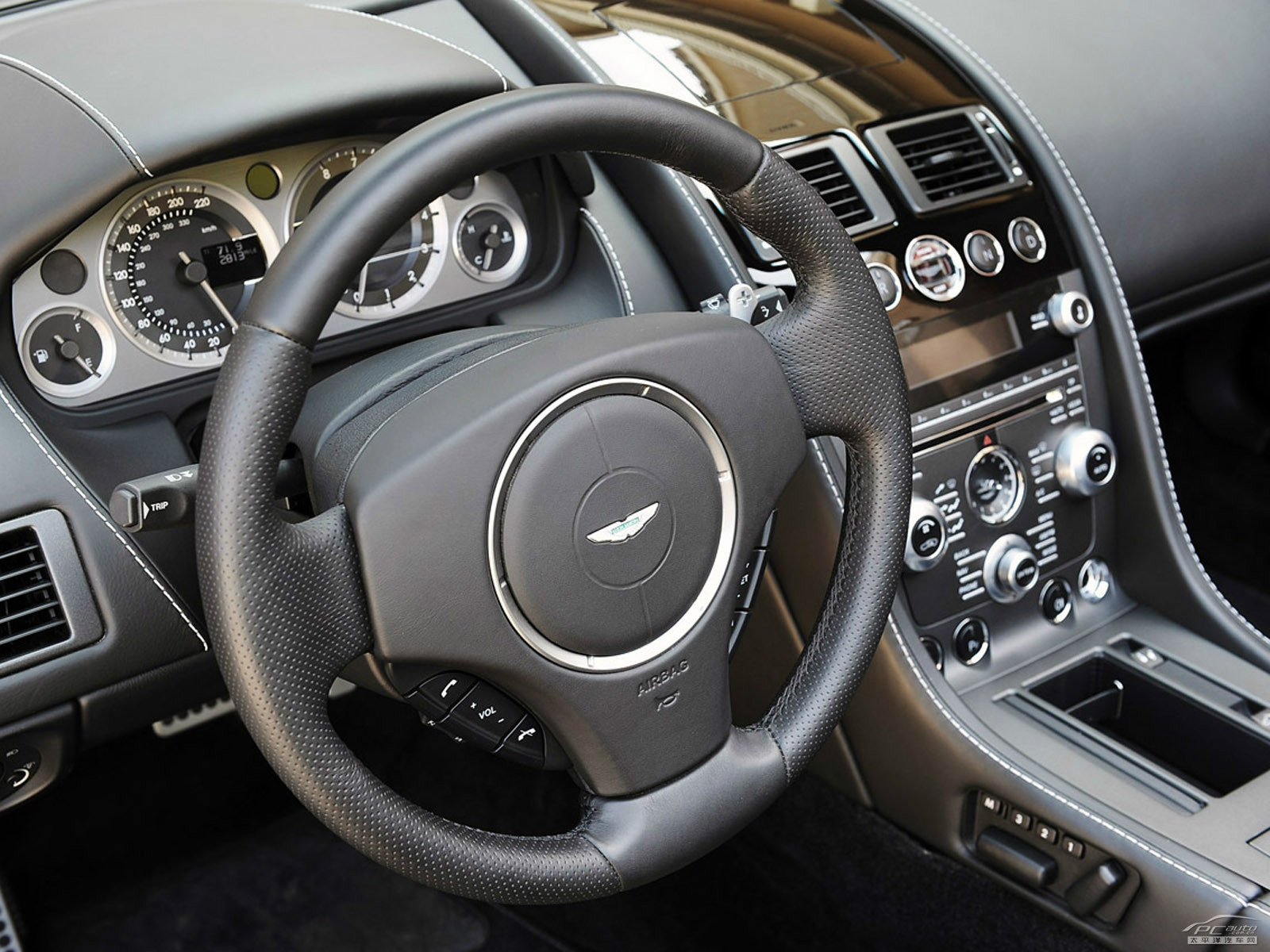 V8 Vantage內(nèi)飾高清大圖