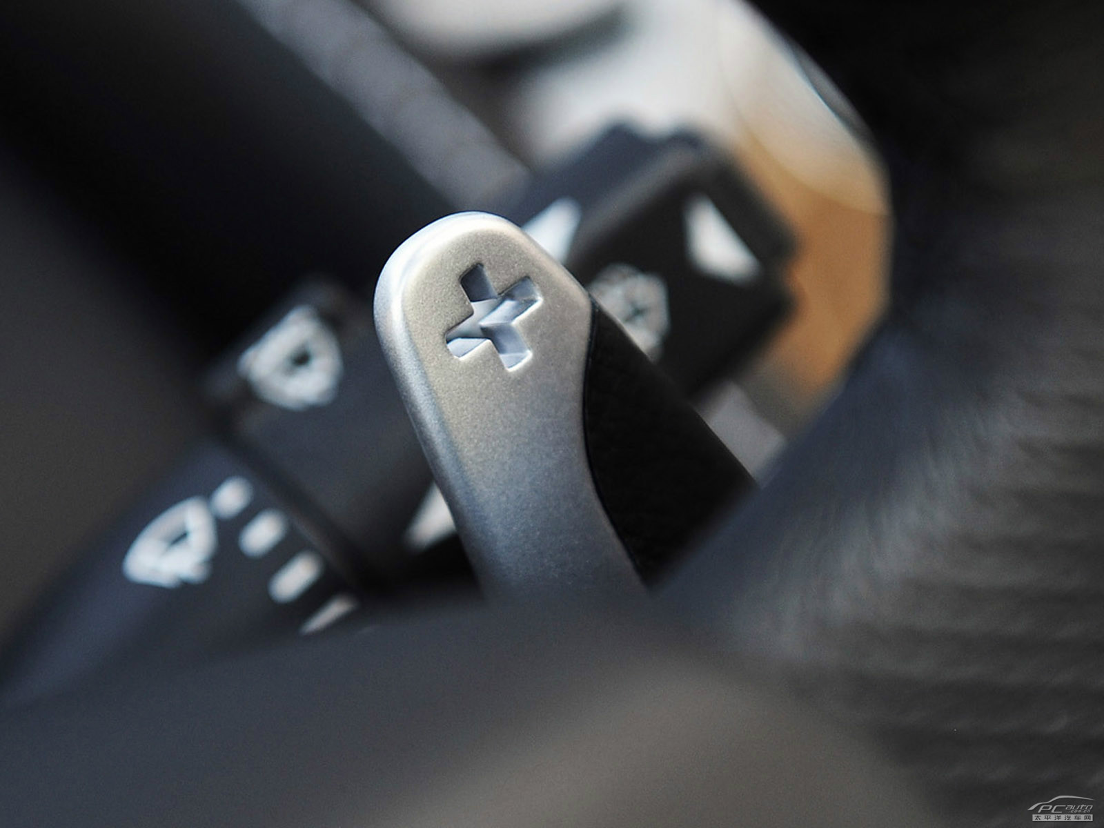 V8 Vantage內(nèi)飾高清大圖