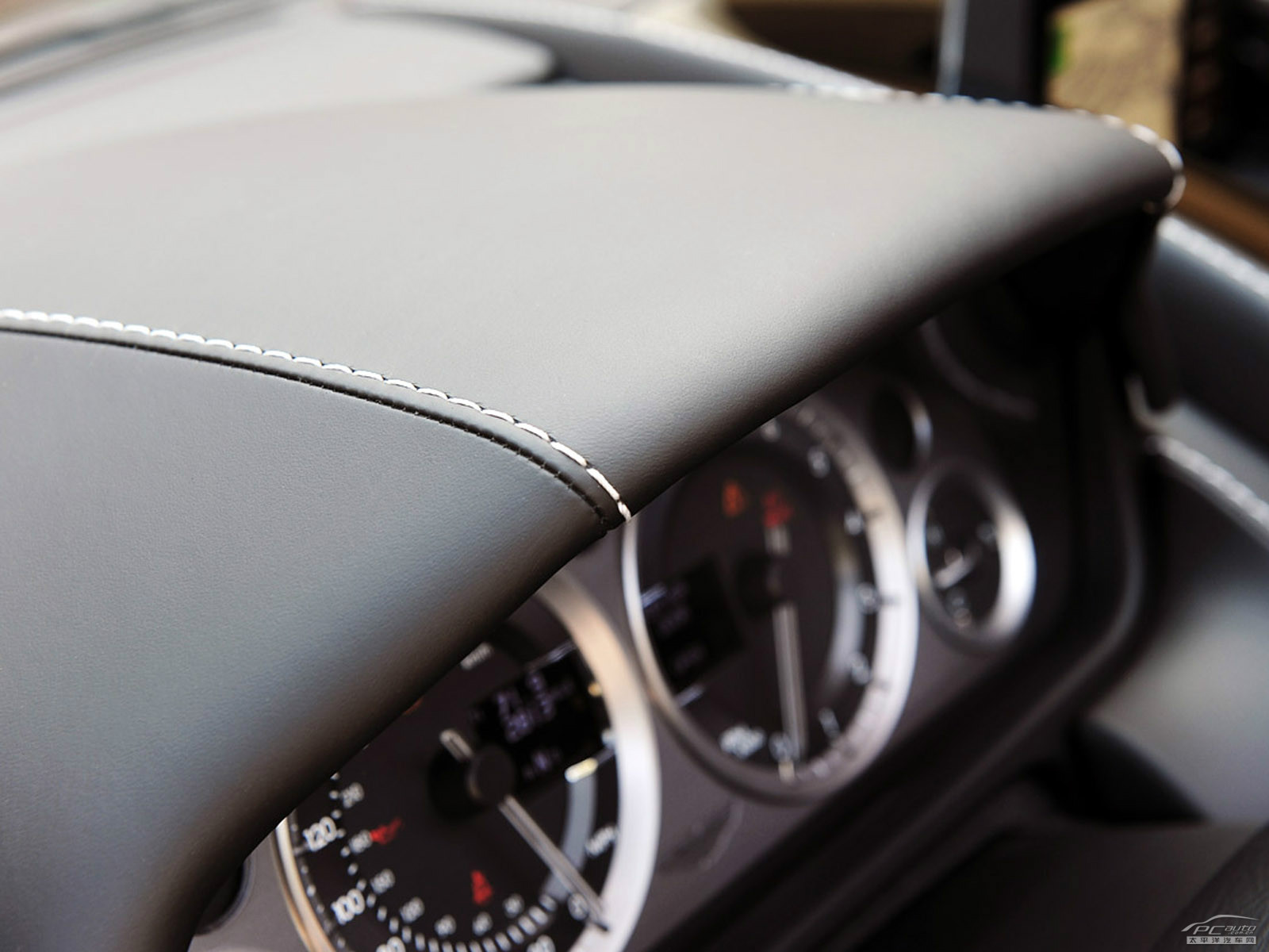 V8 Vantage內(nèi)飾高清大圖