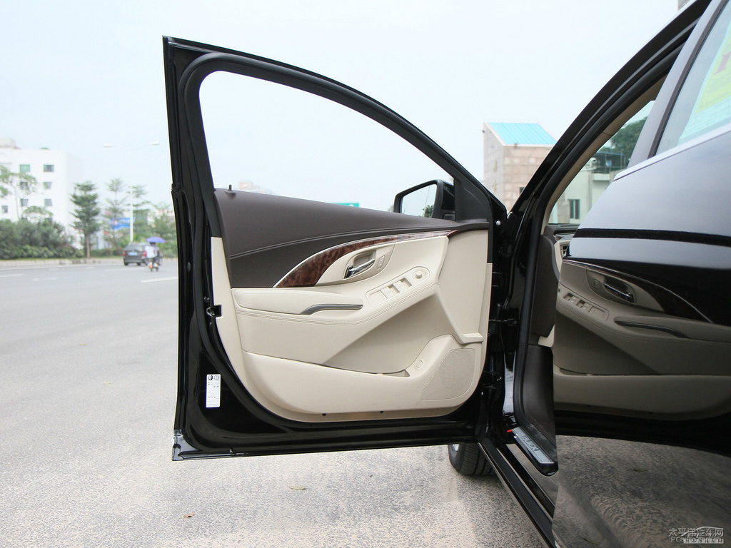 墨玉黑君越車廂內(nèi)飾圖片