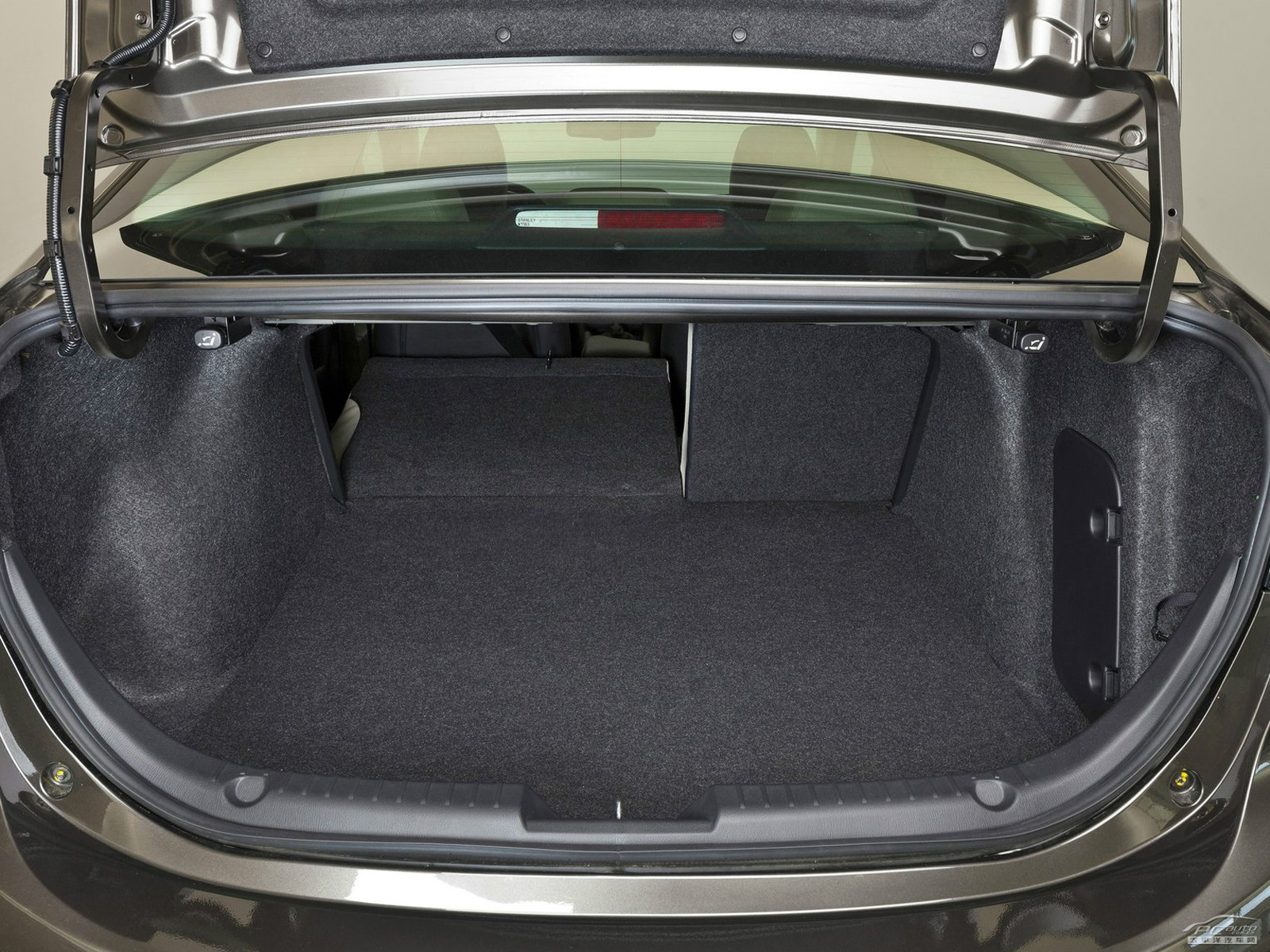 馬自達3(海外)空間高清大圖