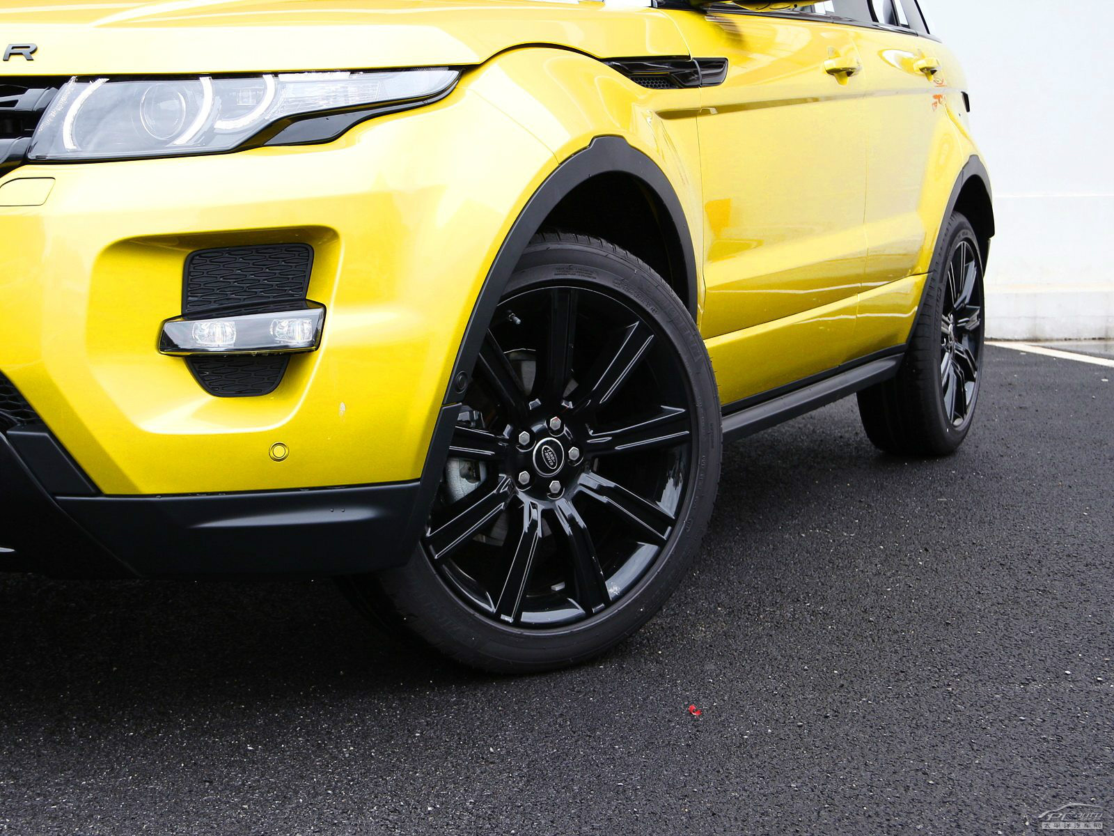 攬勝極光(進(jìn)口)外觀高清大圖