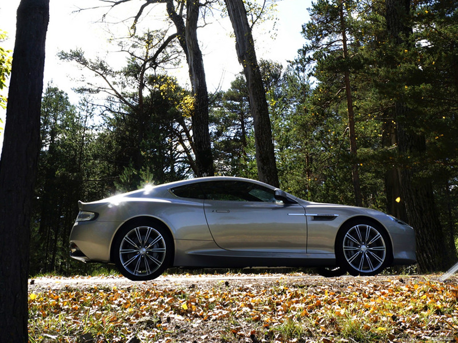 DB9外觀高清大圖