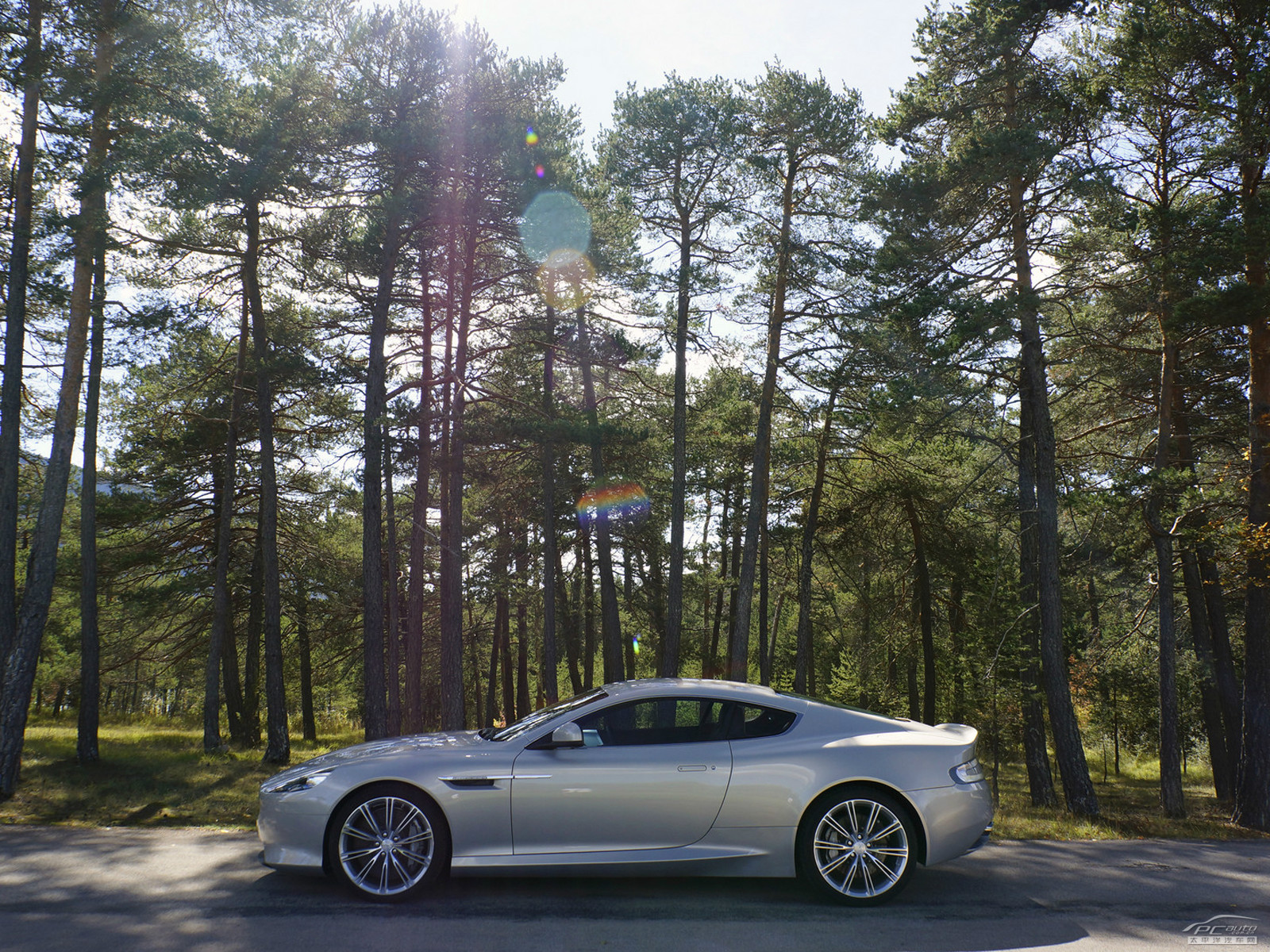 DB9外觀高清大圖