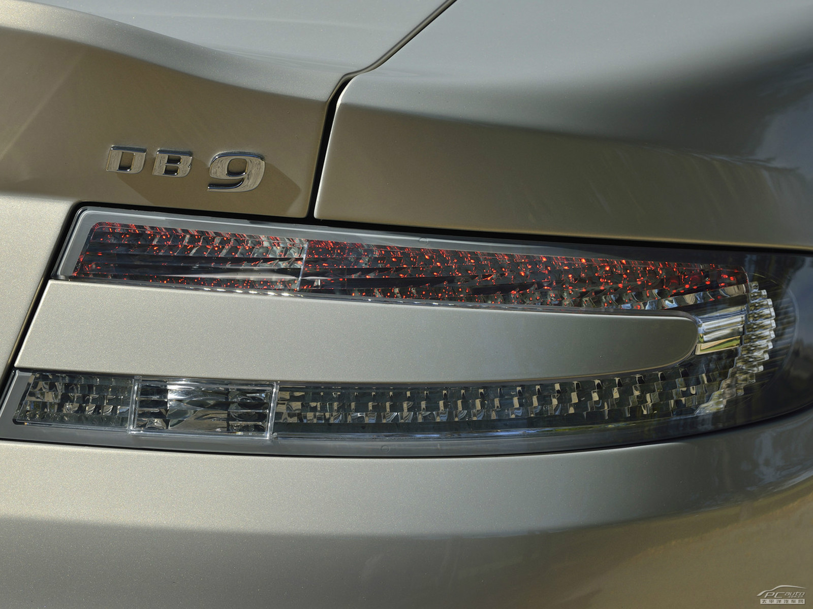 DB9外觀高清大圖