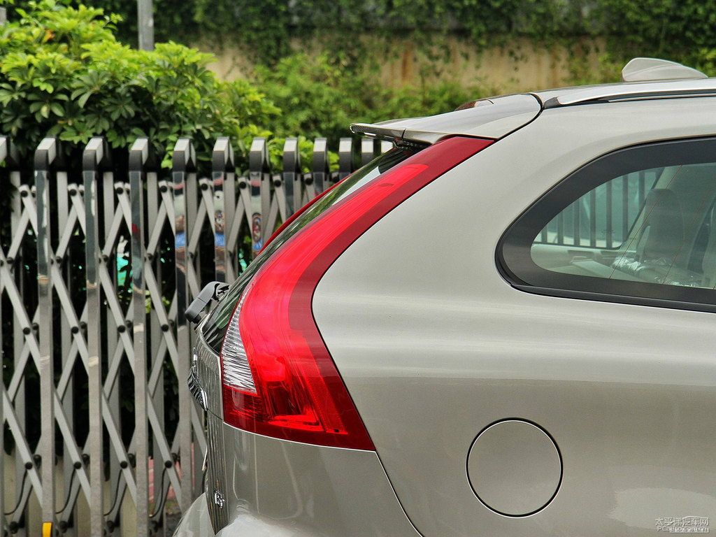 ĺɫ~֠XC60(M(jn))܇(ch)β^DƬ