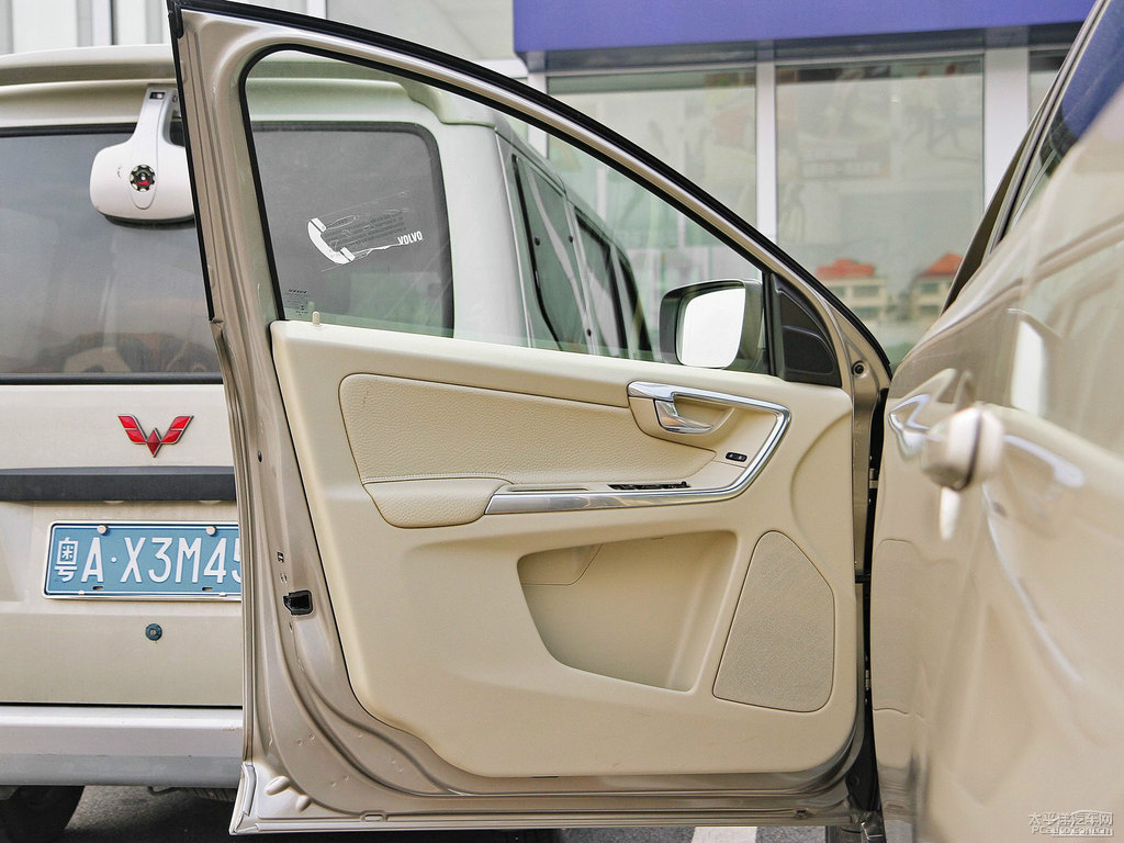 ĺɫ~֠XC60(M(jn))܇(ni)DƬ