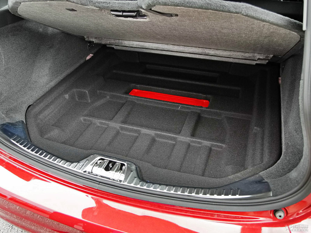 沃爾沃V60后備廂空間圖片