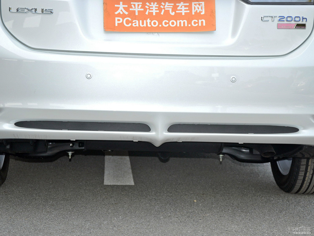 珍珠白雷克薩斯CT車尾外觀圖片