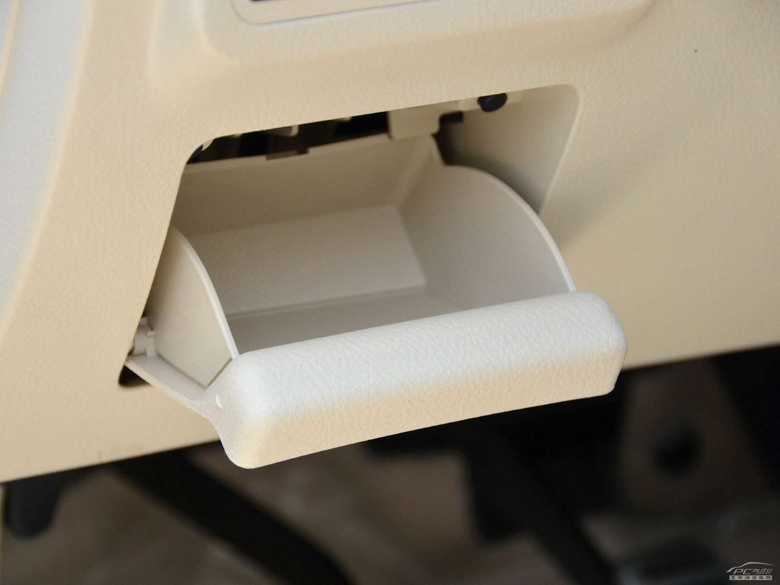 比亞迪G6空間高清大圖