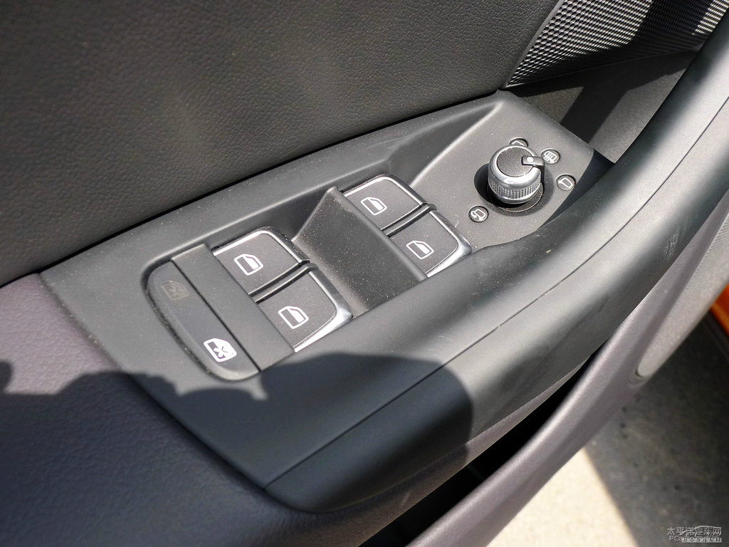 薩摩亞橙奧迪Q3車廂內(nèi)飾圖片