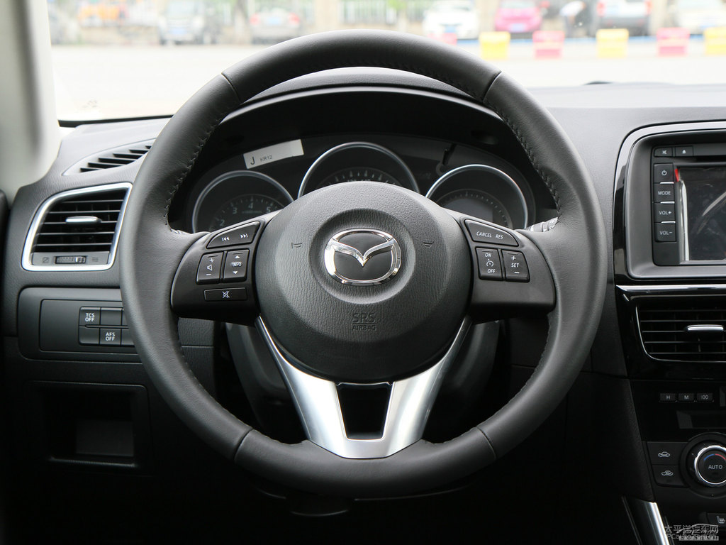 珠光白馬自達(dá)CX-5中控內(nèi)飾圖片