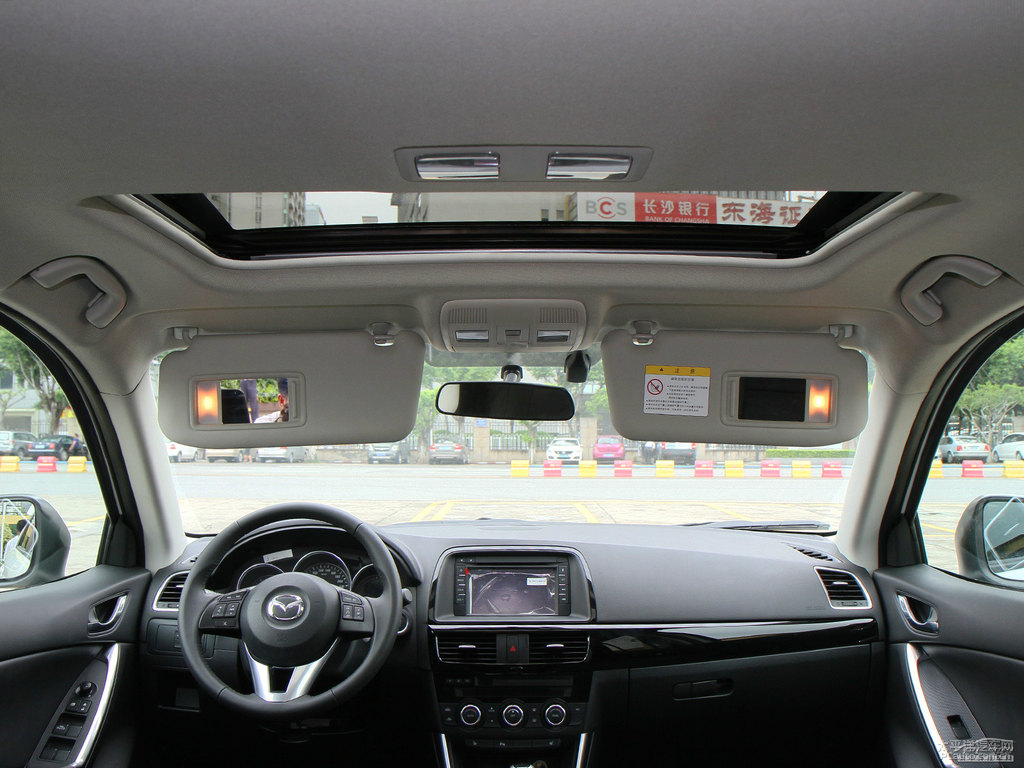珠光白馬自達(dá)CX-5車廂內(nèi)飾圖片