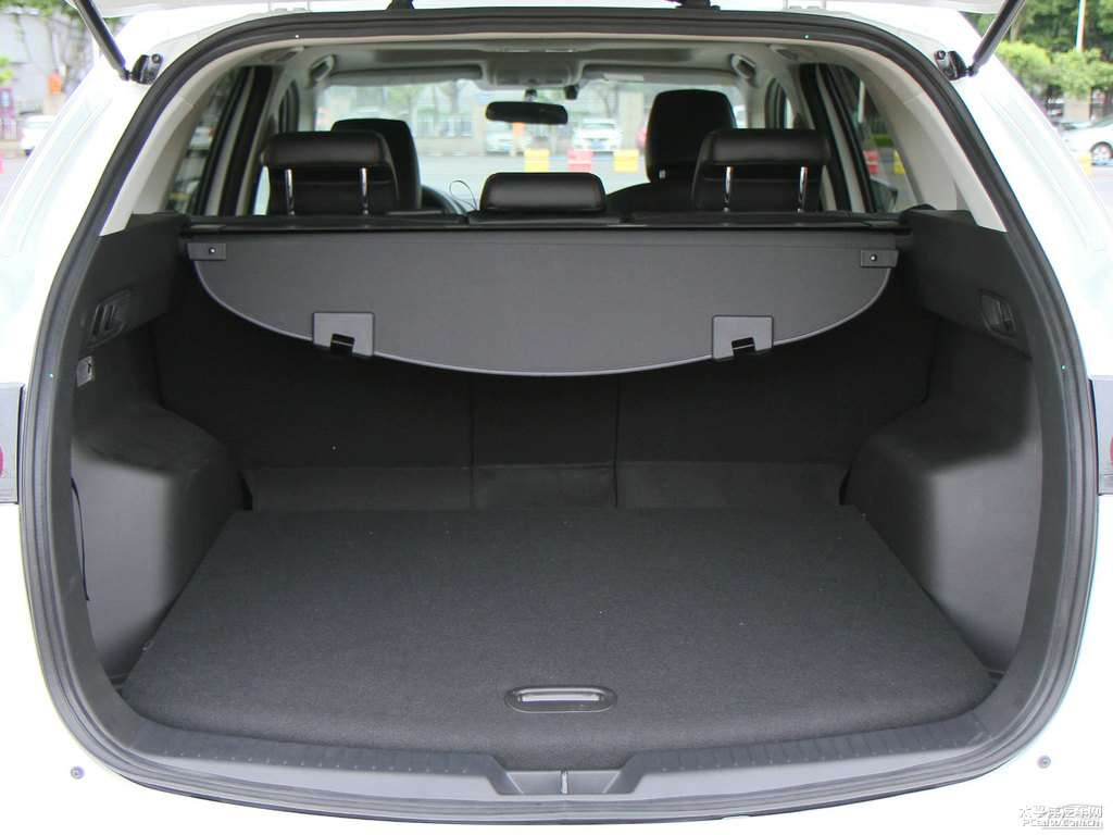 珠光白馬自達(dá)CX-5后備廂空間圖片