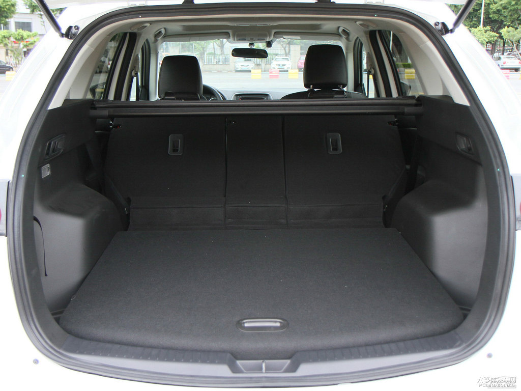 珠光白馬自達(dá)CX-5后備廂空間圖片