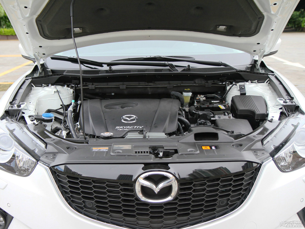 珠光白馬自達(dá)CX-5發(fā)動(dòng)機(jī)其它細(xì)節(jié)圖片
