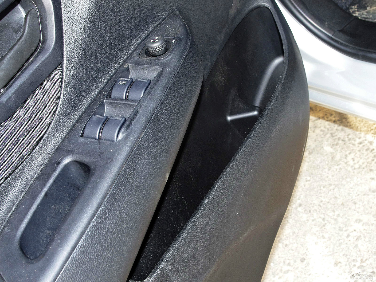 夏利N7空間高清大圖