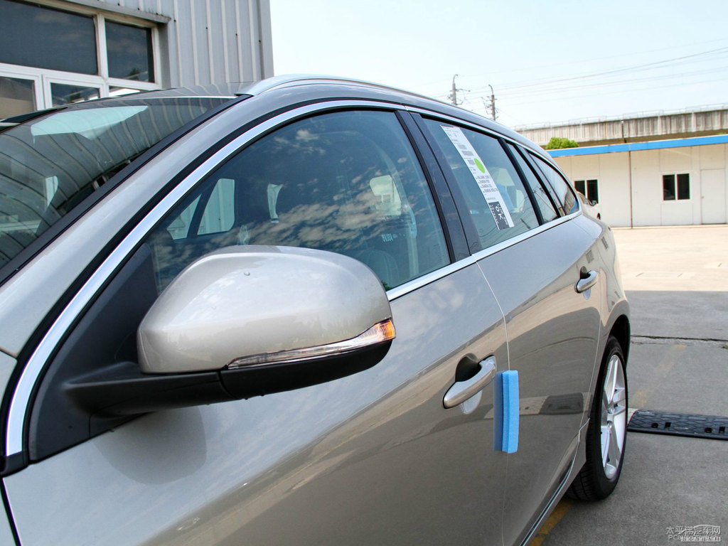 海貝灰沃爾沃V60車身外觀圖片