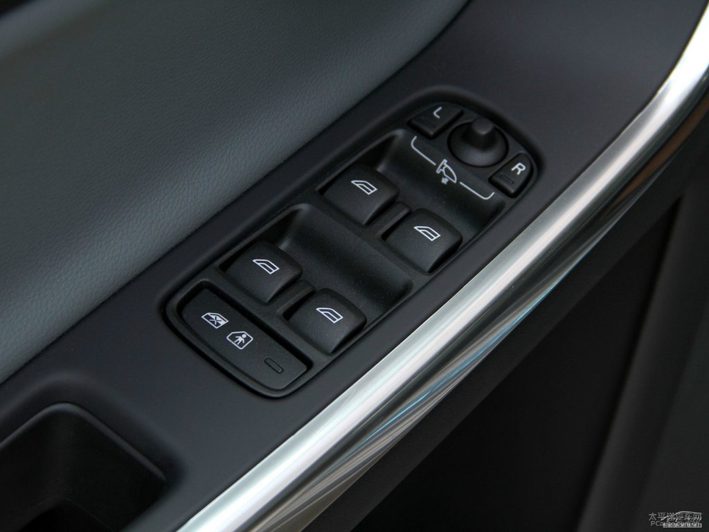 海貝灰沃爾沃V60車廂內飾圖片